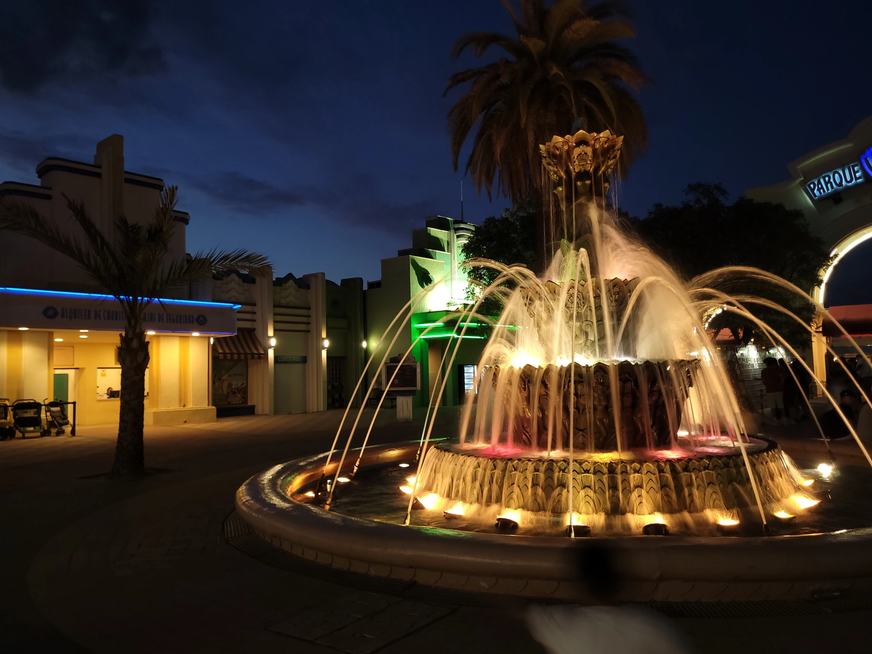 Brunnen im Eingangsbereich des Warner Park