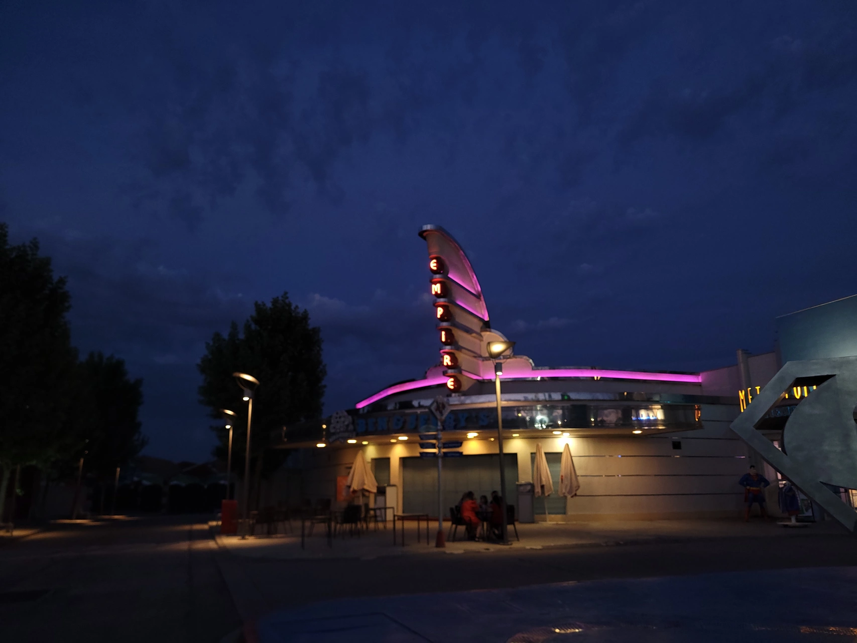 Café in der DC-Themenwelt