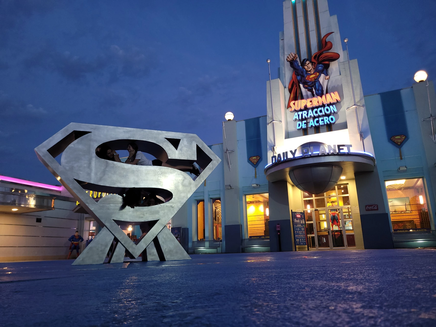 Superman-Achterbahn mit Logo